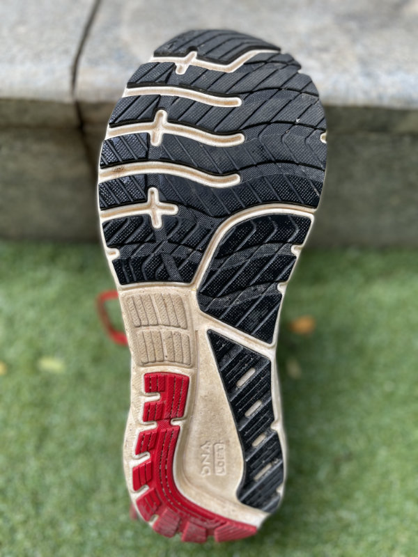 Bottom sole offers very good traction