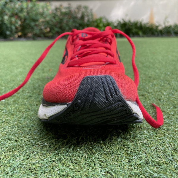 Wide toe box offers excellent room for the foot
