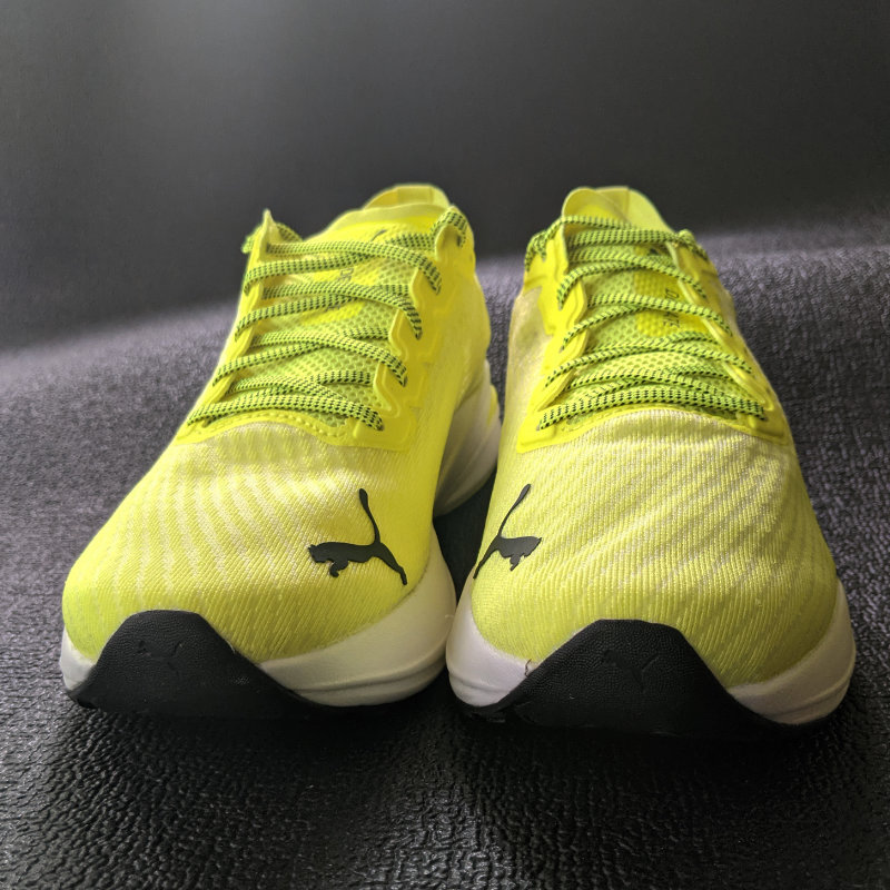 Airy mesh, and Roomy forefoot
