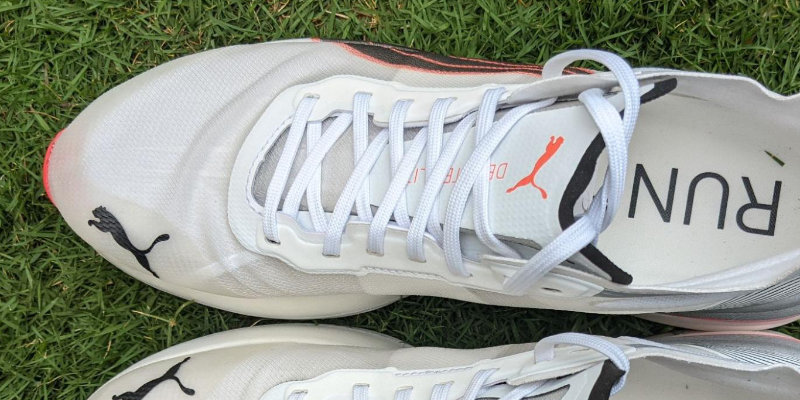 Upper is thin, transparent and highly breathable